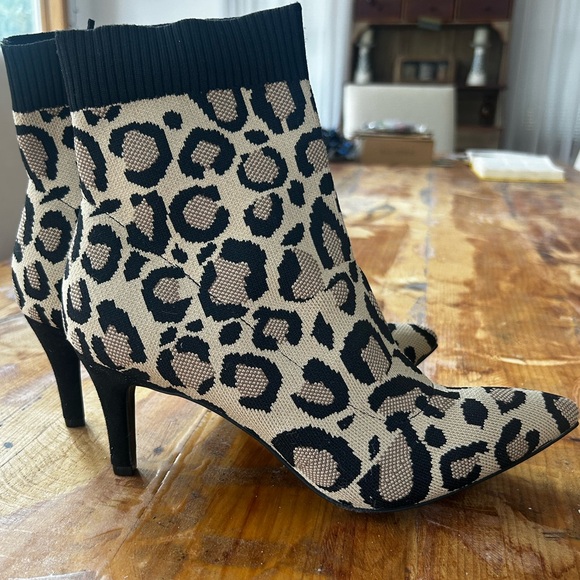 MIA Saddie Leopard Print Stretch Fabric Bootie - Picture 4 of 16